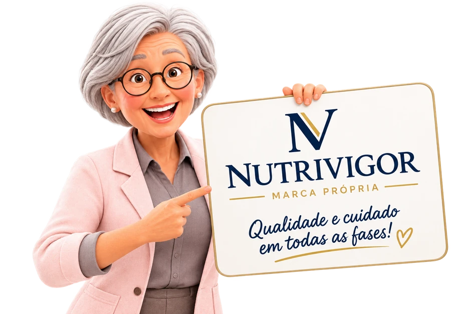 Dona Cecília, personagem da FCT, segurando uma placa da Nutrivigor, marca própria da rede